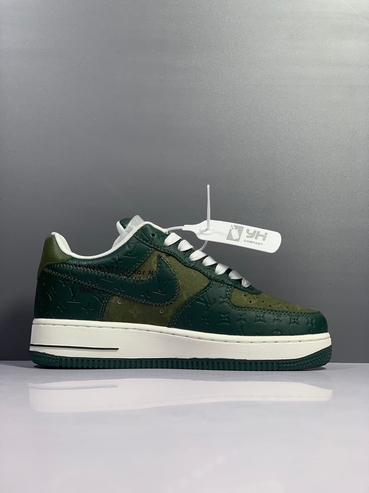 LOUIS VUITTON X NIKE AIR FORCE 1 LOW SNEAKER OPEN BOX UNUSED