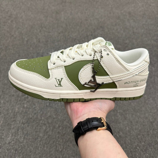 LOUIS VUITTON NIKE DUNK LOW OPEN BOX UNUSED