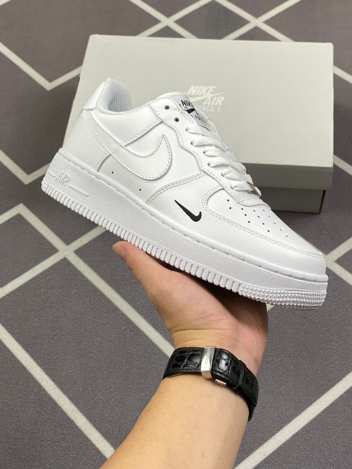 NIKE AIR FORCE 1 OPEN BOX UNUSED