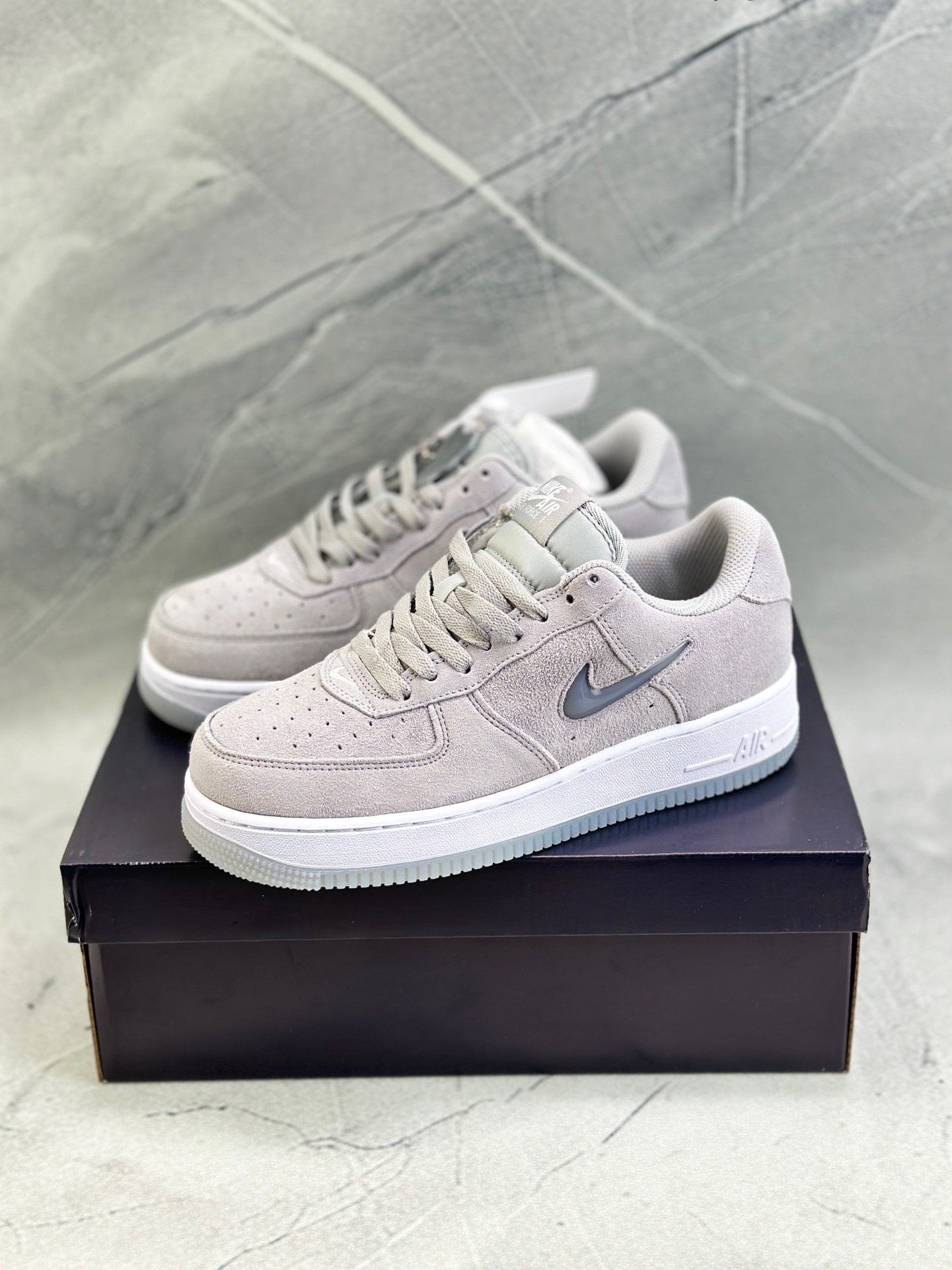 NIKE AIR FORCE 1 LOW OPEN BOX UNUSED