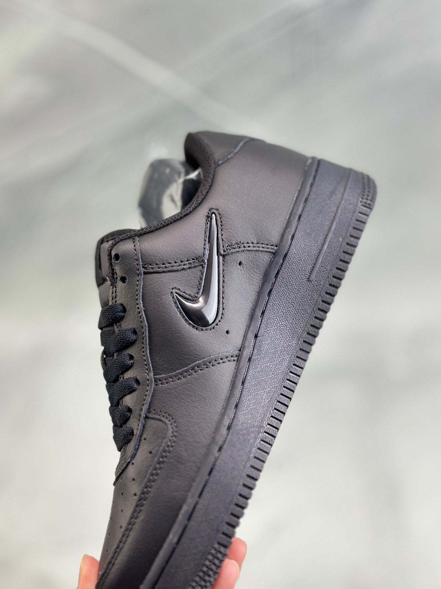 NIKE AIR FORCE 1  LOW OPEN BOX UNUSED