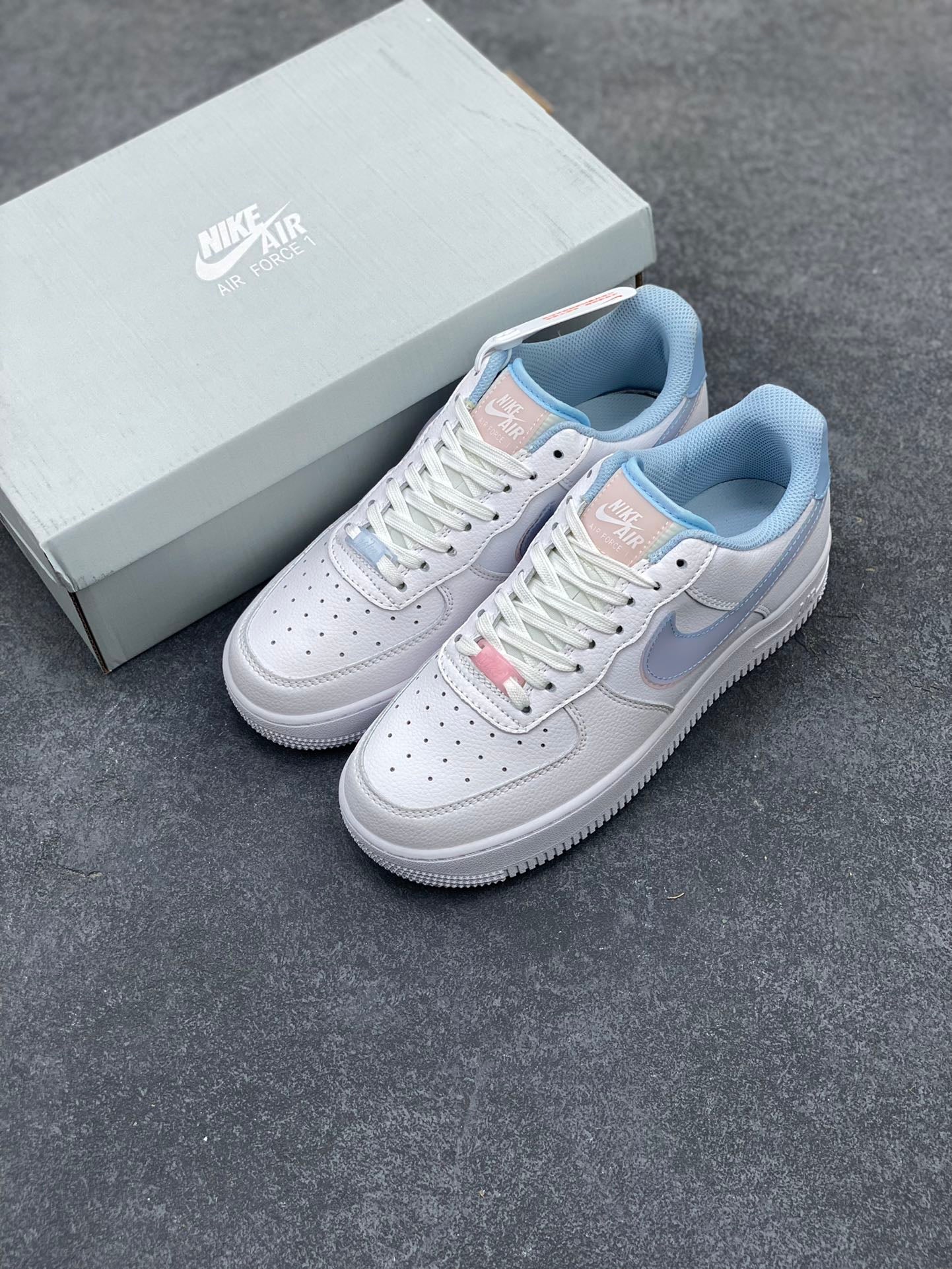 NIKE AIR FORCE 1 07 LOW OPEN BOX UNUSED