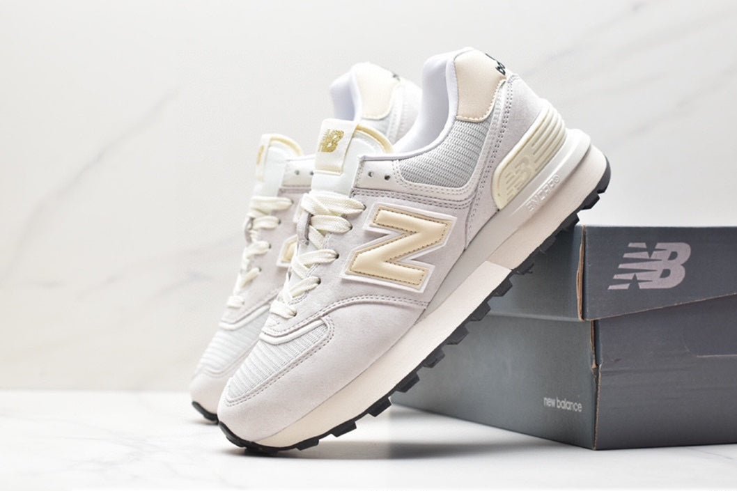 NEW BALANCE 570 OFF WHITE OPEN BOX UNUSED