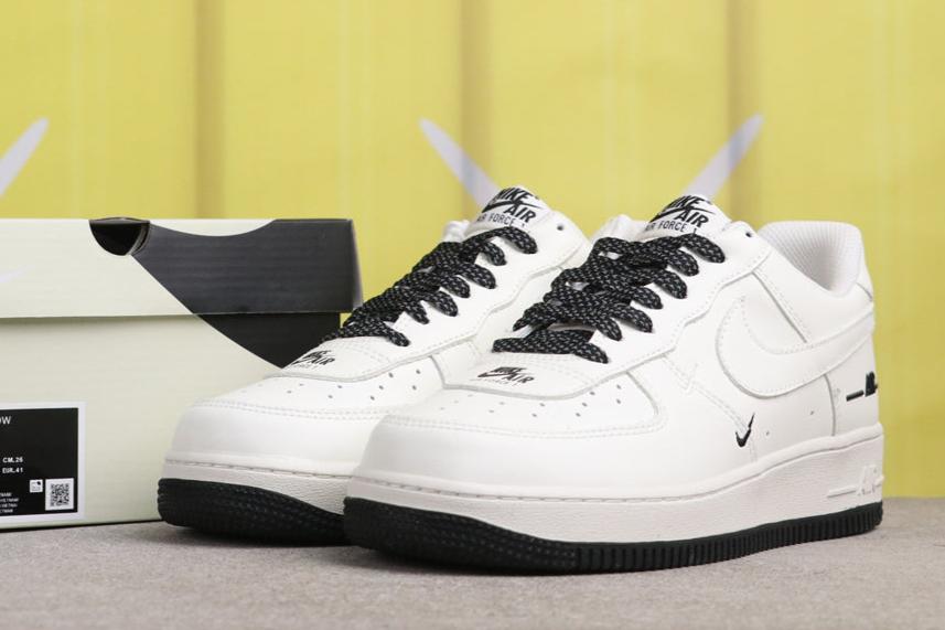 NIKE AIR FORCE 1 07 LOW OPEN BOX UNUSED