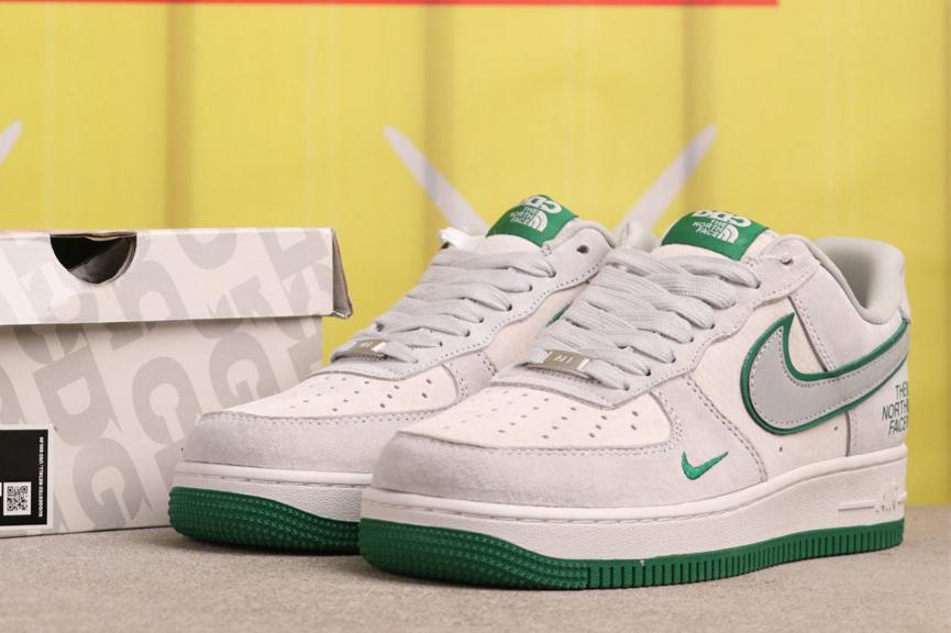 NIKE AIR FORCE 1 07 LOW OPEN BOX UNUSED