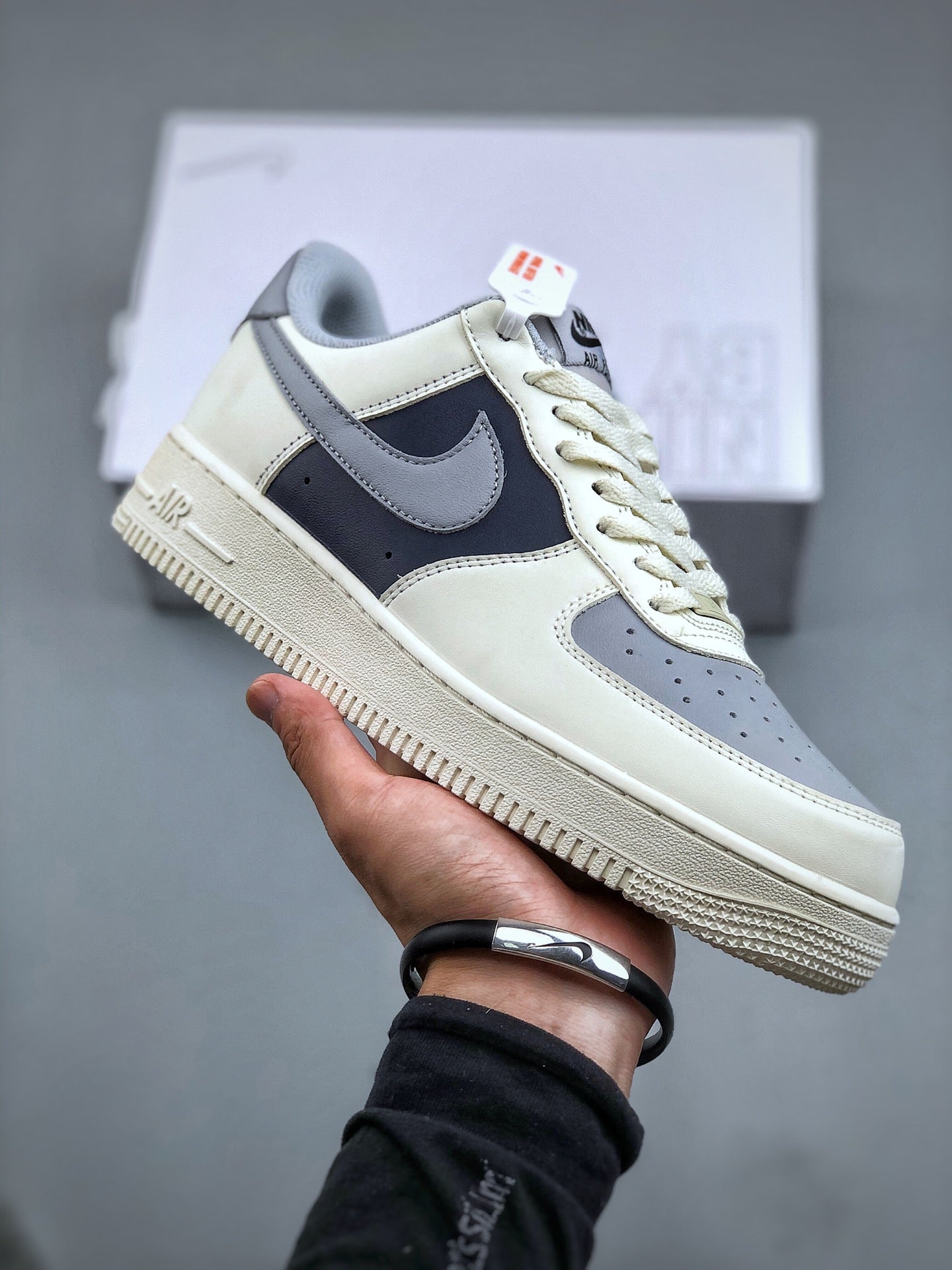 NIKE AIR FORCE 1 OPEN BOX UNUSED