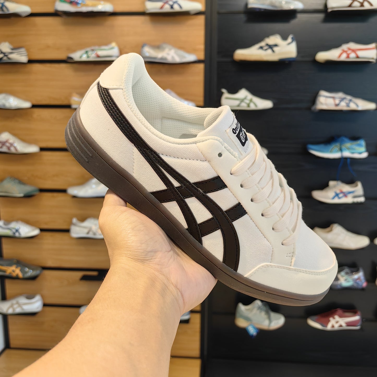 ONITSUKA TIGER ADVANTI WHITE/BLACK OPEN BOX UNUSED